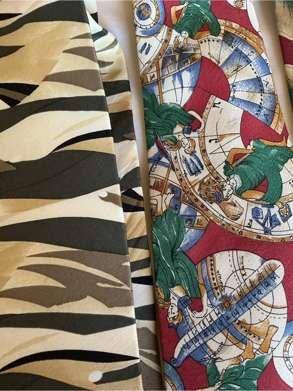 4 Mens Vintage Patterned Necktie Set - Tan w/ 2 Tie Clips